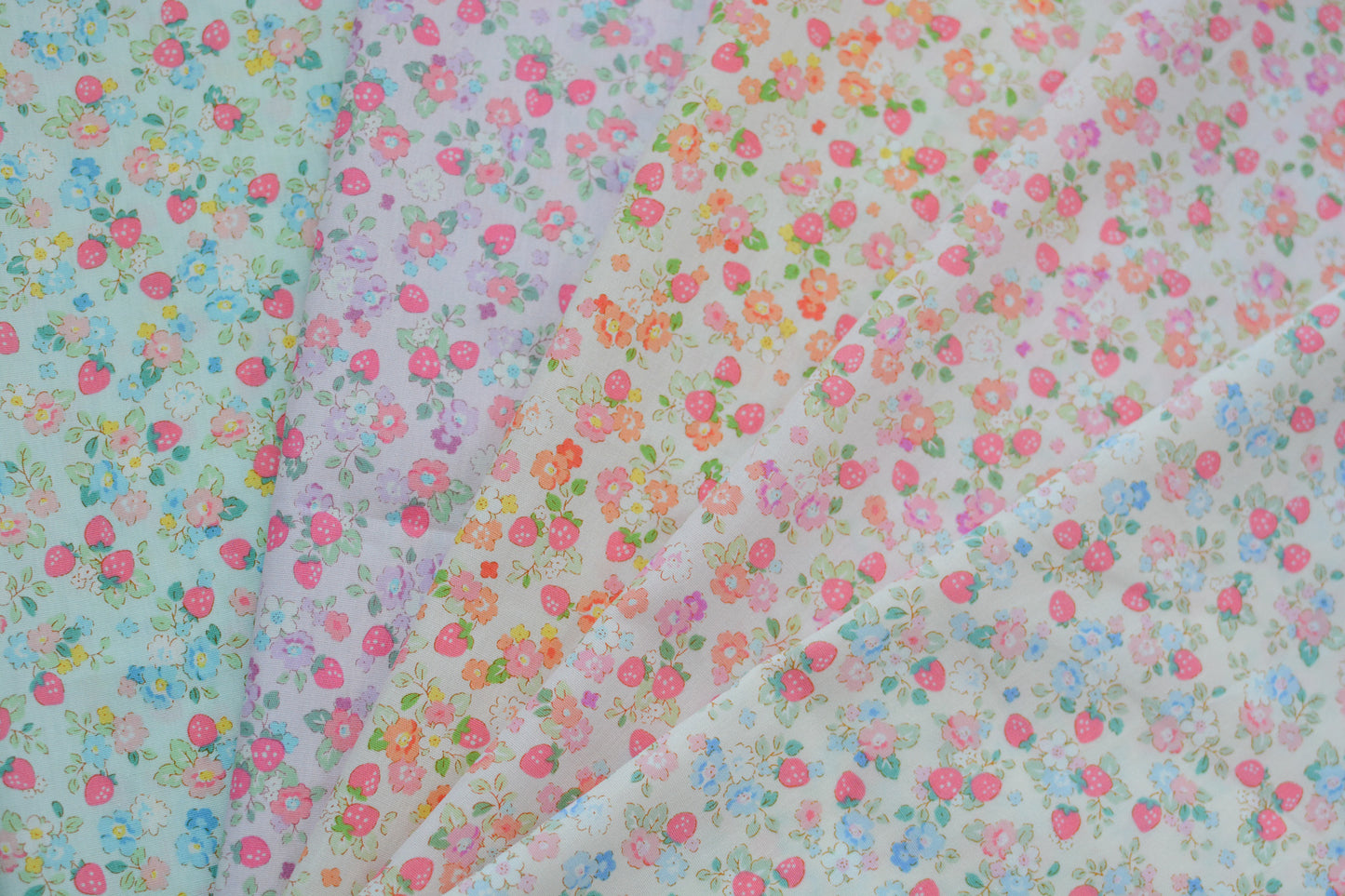 Find Me Strawberry Field Light Lavender Broadcloth Cosmo 1E Japanese Fabric