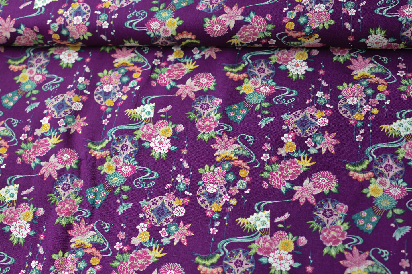Floral Kimono Print with Gold Accent
