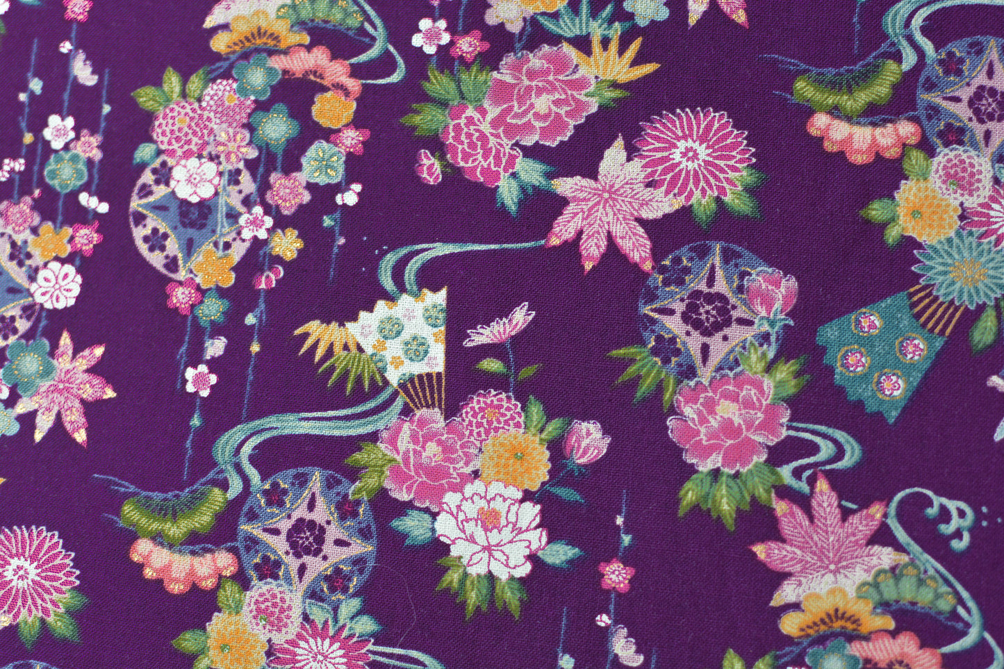 Floral Kimono Print with Gold Accent